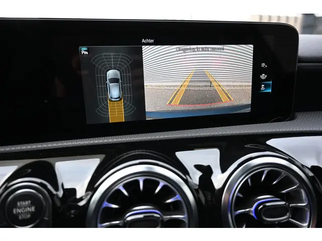 Mercedes-Benz A-Klasse 180 AMG Line 2022 Benzine 30