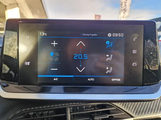 Peugeot 208 1.2T 100pk Allure Pack 2023 Benzine 18