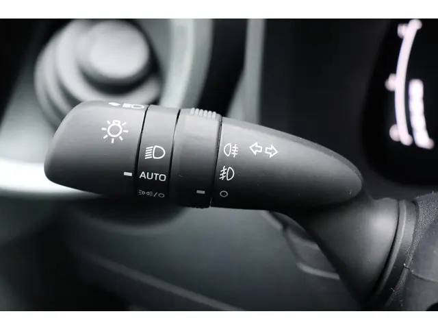 Toyota C-HR 1.8 Hybrid 140 Dynamic 2025 Hybride Benzine 9