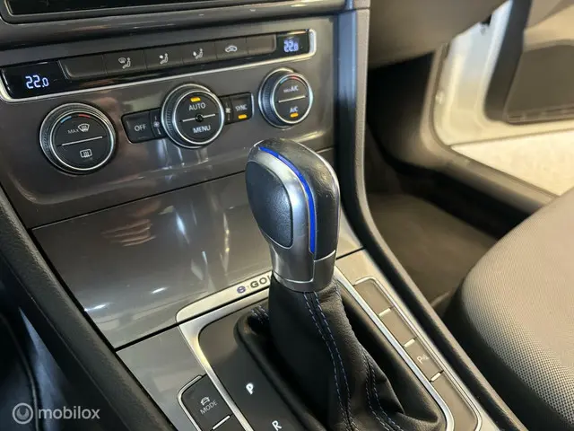Volkswagen e-Golf , Navi , PDC V+A 2014 Elektrisch 13