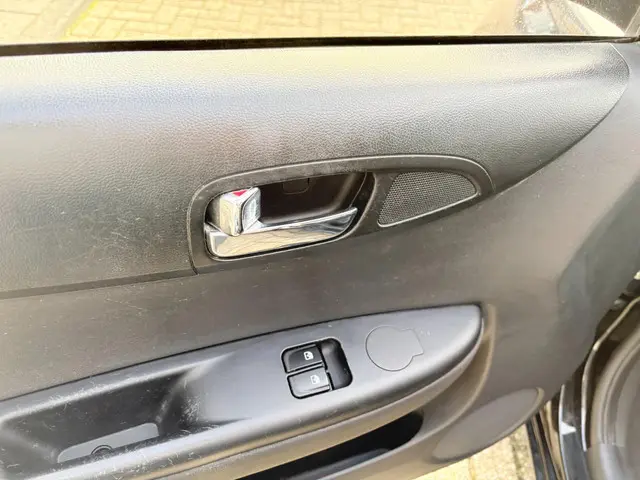 Hyundai i20 1.2i Business Edition *AC 2014 Benzine 15