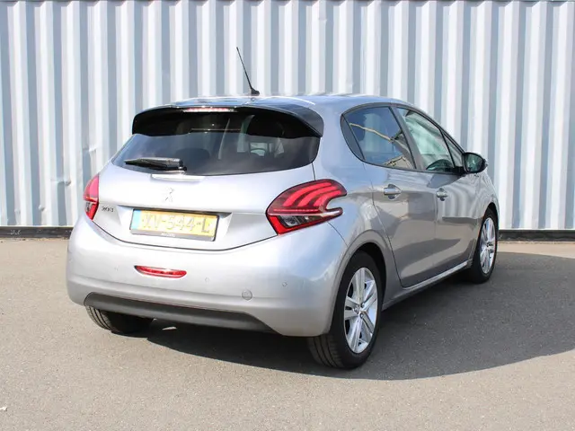 Peugeot 208 1.2 PT SIGNATURE 2019 Benzine 7