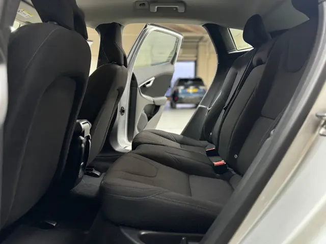 Volvo V40 2.0 T2 Momentum NAVI CRUISE PDC 2017 Benzine 16