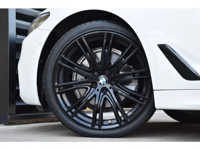 BMW 5 Serie 520i High Executive 2020 Benzine 33