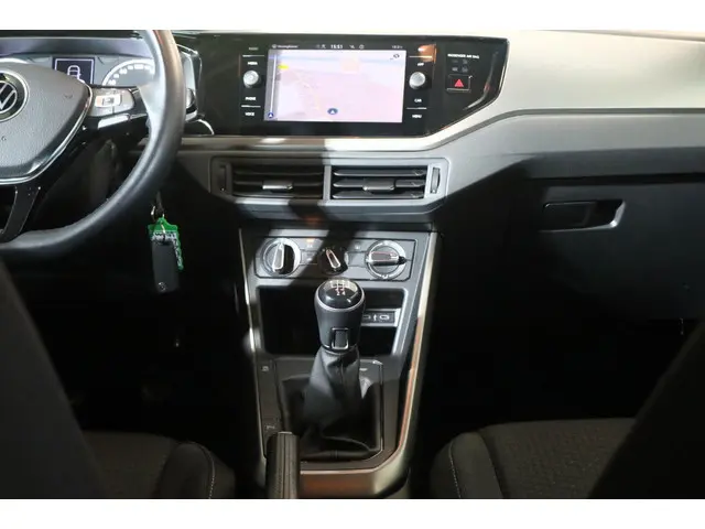 Volkswagen Polo 1.0 TSI R-Line Edition 2021 Benzine 21