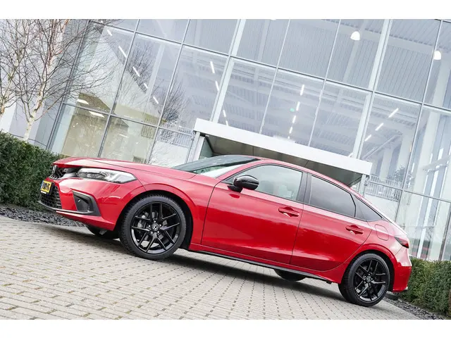 Honda Civic 2.0i e:HEV SPORT 2023 Hybride Benzine 12