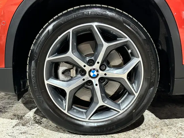 BMW X1 xDrive20i High Executive 2017 Benzine 12