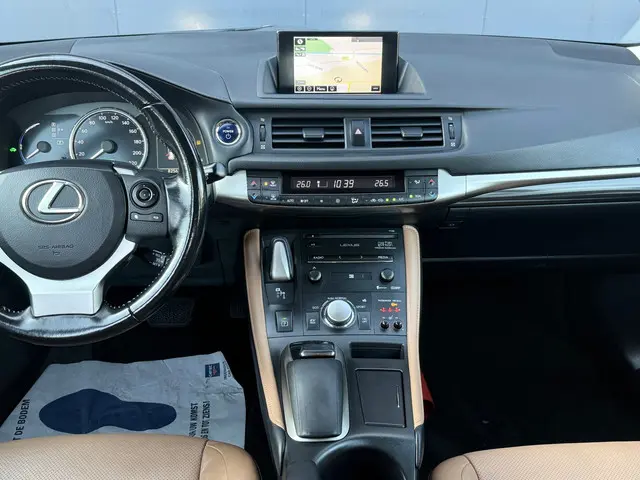 Lexus CT 200h Luxury Line 2017 Hybride Benzine 18