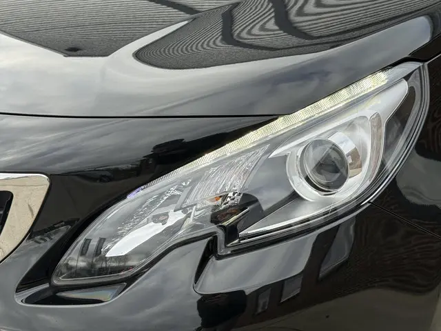 Peugeot 2008 1.2 PureTech Blue Lion 2017 Benzine 28