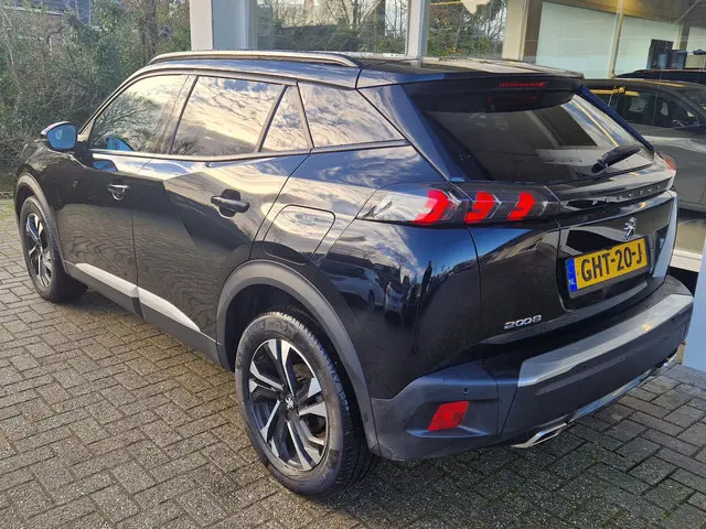 Peugeot 2008 1.2T 130pk Allure Pack 2022 Benzine 4