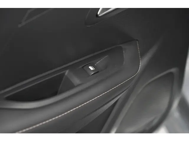 Peugeot 208 PureTech 100 Allure 2024 Benzine 31