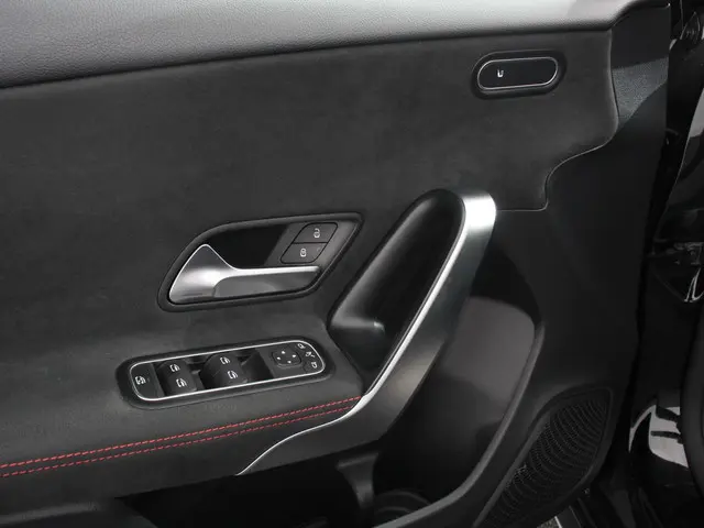 Mercedes-Benz A-Klasse 200 AMG Line 2022 Benzine 12
