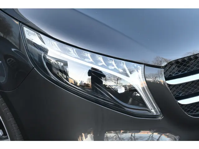 Mercedes-Benz V-Klasse 300d Lang Edition 2024 Diesel 15