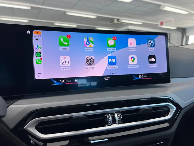 BMW 3 Serie Touring 318i 2023 Benzine 10