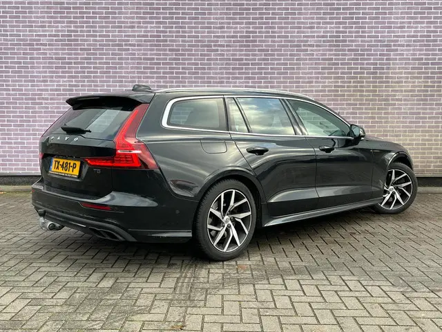 Volvo V60 2.0 T5 Momentum 2019 Benzine 4