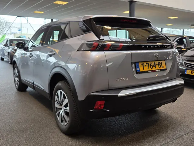 Peugeot 2008 1.2 PureTech Active Pack 2023 Benzine 3