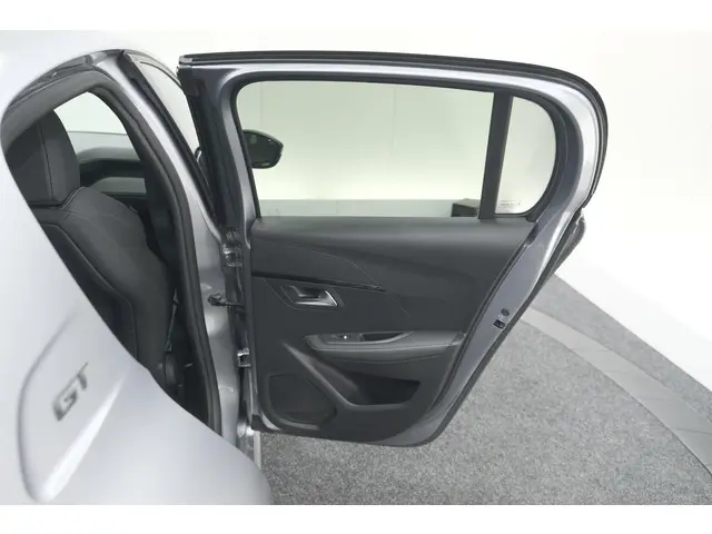 Peugeot 208 Hybrid 136 e-DCS6 GT 2024 Hybride Benzine 67