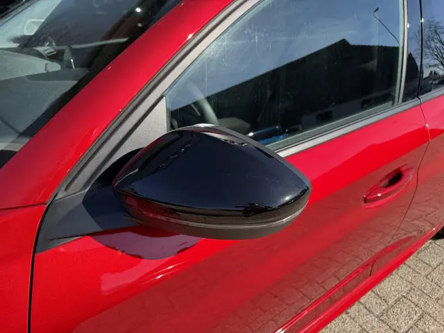 Peugeot 208 1.2 Turbo 100 PK Allure Pack 2023 Benzine 30