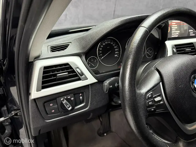 BMW 3 Serie 320i Upgrade Edition 2012 Benzine 13