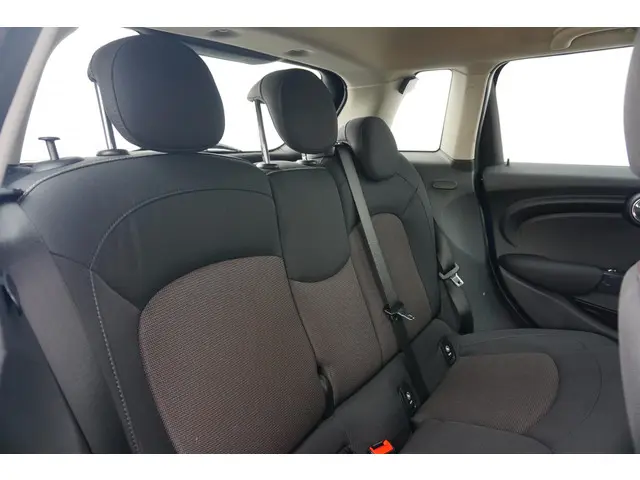 MINI 5-Deurs Cooper 2017 Benzine 8