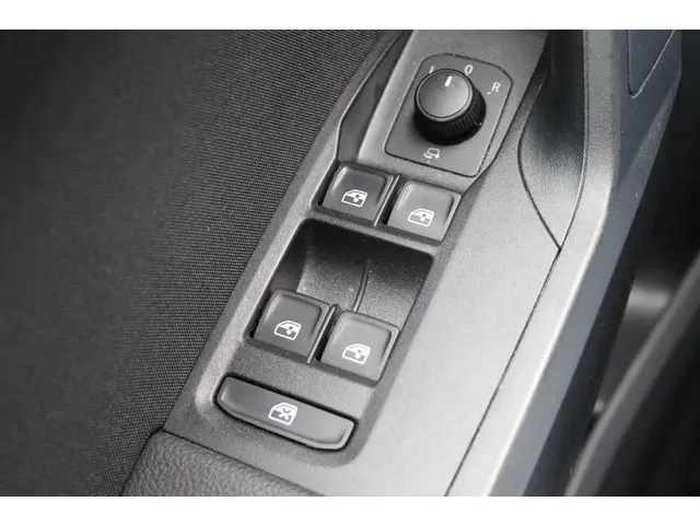 SEAT Ibiza 1.0 TSI FR Business Intense 2017 Benzine 32