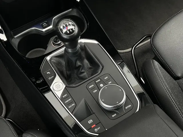 BMW 1 Serie 118i Executive Edition 2021 Benzine 7