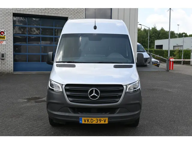 Mercedes-Benz Sprinter 2