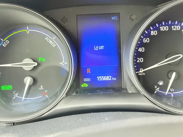 Toyota C-HR 1.8 Hybrid Executive 2017 Hybride Benzine 18