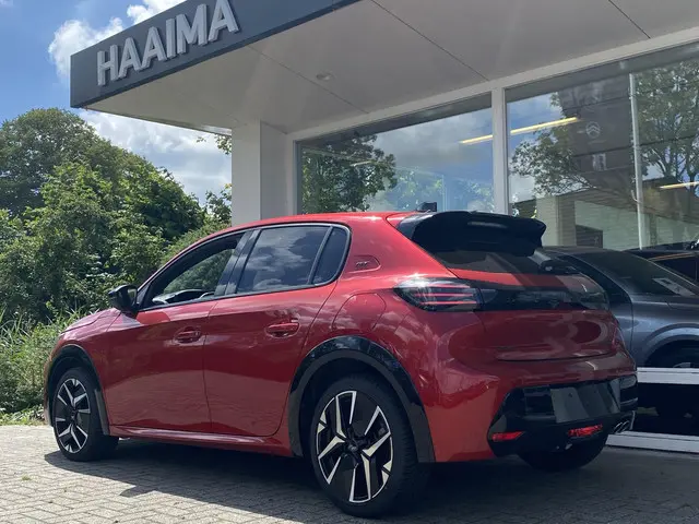 Peugeot 208 1.2 Hybrid 145 e-DCS6 GT 2024 Hybride Benzine 6