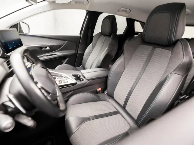 Peugeot 3008 1.6 HYbrid 225 Allure 2022 Hybride Benzine 13
