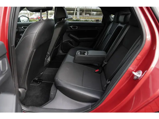 Honda Civic 2.0i e:HEV SPORT 2023 Hybride Benzine 28