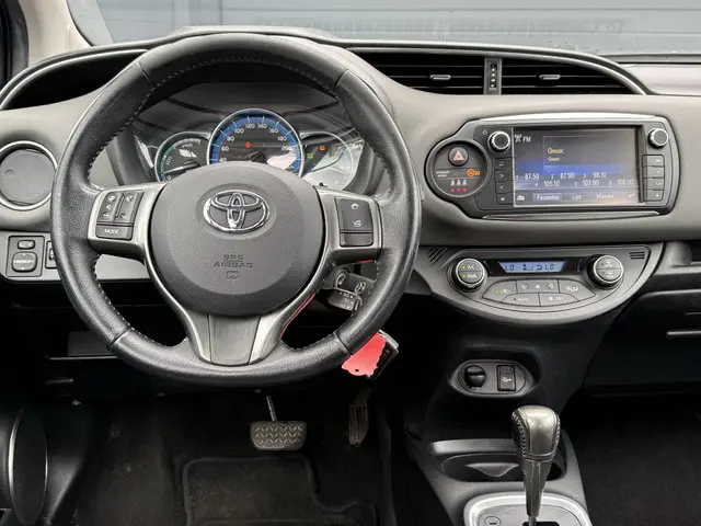Toyota Yaris 1.5 Hybrid Aspiration 2015 Hybride Benzine 5
