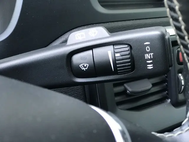 Volvo V40 1.6 T3 R-Design 2013 Benzine 16