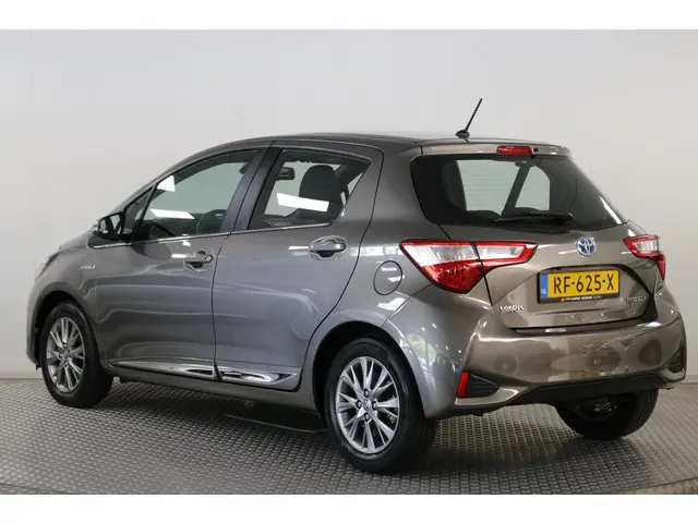 Toyota Yaris 1.5 Hybrid Executive 2017 Hybride Benzine 8