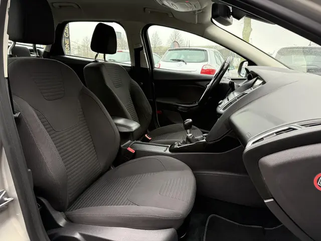 Ford Focus Wagon 1.0 First Edition 2015 Benzine 8