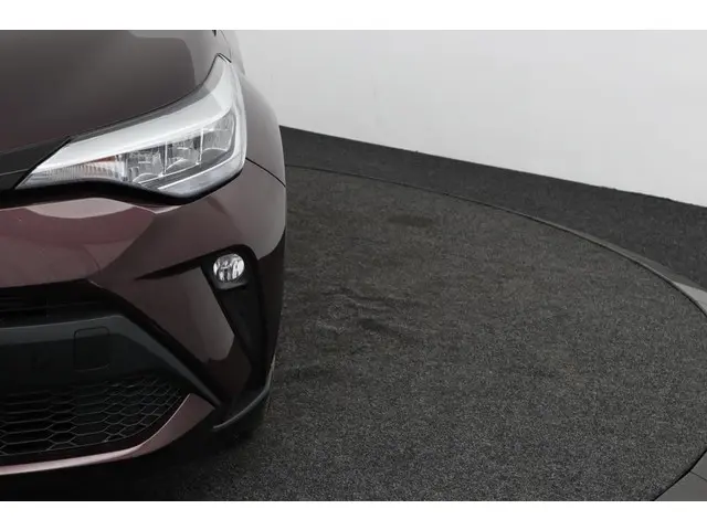 Toyota C-HR 1.8 Hybrid Dynamic 2023 Hybride Benzine 35