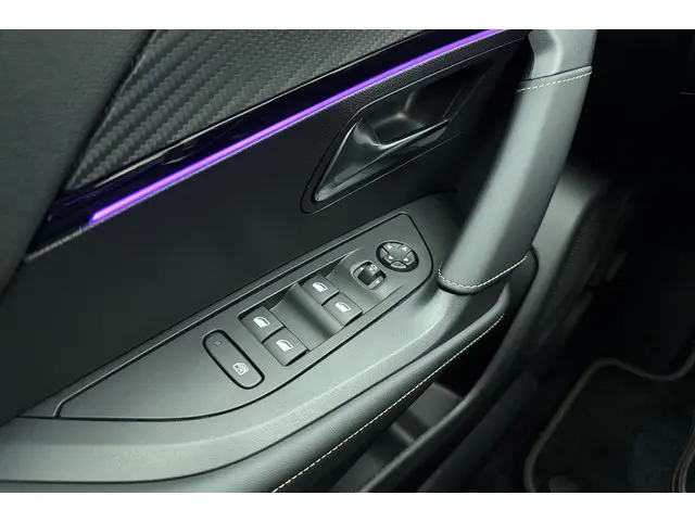Peugeot e-2008 EV GT 54 kWh 2024 Elektrisch 18