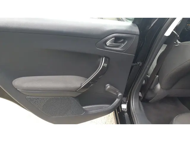 Peugeot 208 1.2 PureTech Blue Lion 2016 Benzine 17