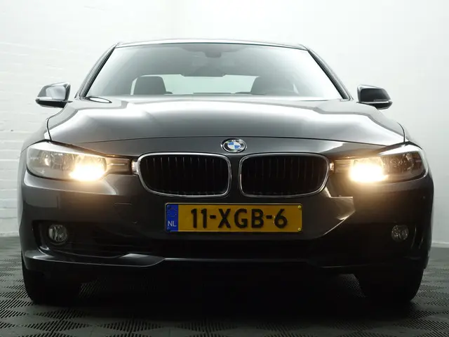 BMW 3 Serie 320i M Sport High Exe Aut- 2012 Benzine 26