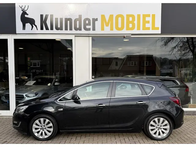 Opel Astra 1.4 Turbo Cosmo 5-drs 2013 Benzine 2
