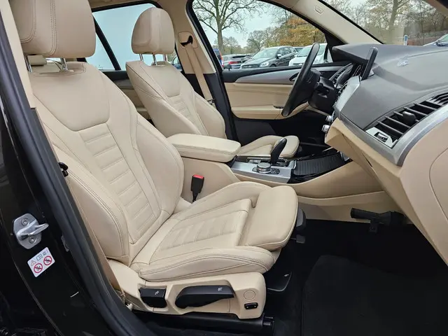 BMW X3 xDrive20i High Executive 2018 Benzine 33