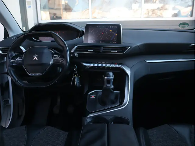 Peugeot 3008 1.2 PureTech Allure 2018 Benzine 34