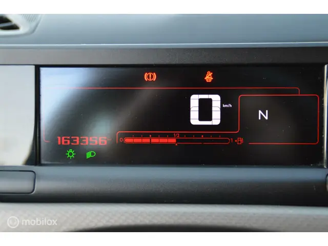 Citroën C4 Cactus 1.2 PureTech Business 2015 Benzine 27