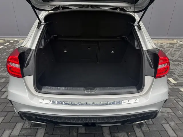 Mercedes-Benz GLA 200 Prestige AMG 2015 Benzine 22