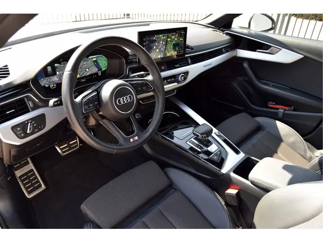 Audi A4 Avant 40 TFSI quattro S edition 2022 Benzine 12