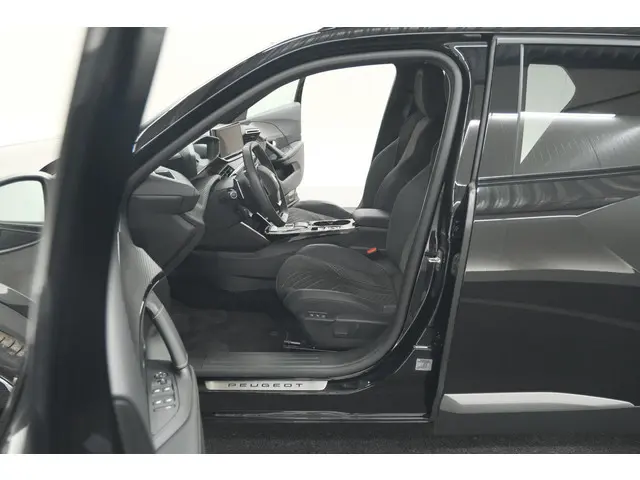 Peugeot 2008 PureTech 130 EAT8 GT 2024 Benzine 29