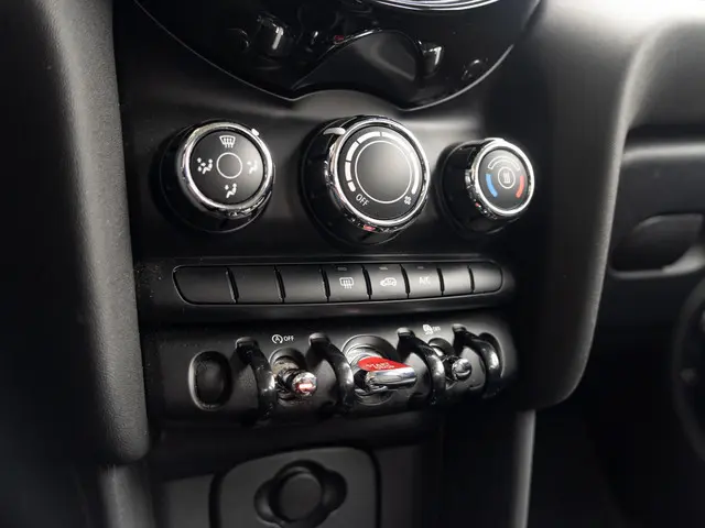 MINI 3-Deurs Cooper 2021 Benzine 24