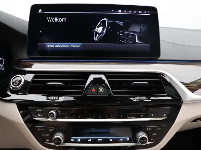 BMW 5 Serie Touring 530e 2023 Hybride Benzine 12