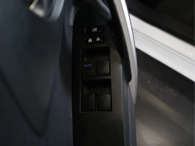 Toyota Auris 1.8 Hybrid Aspiration 2014 Hybride Benzine 9