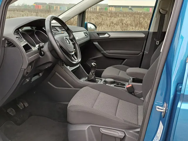 Volkswagen Touran 1.2 TSI Highline 7p 2017 Benzine 23